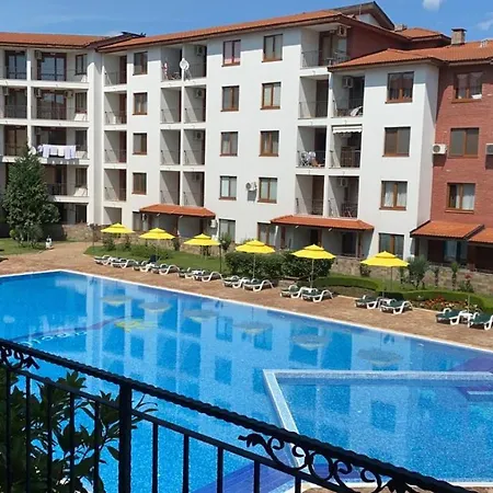 3 Family With Pool View *