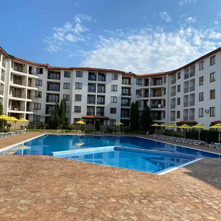 3 Family With Pool View Apartment *